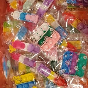 100+ fidget popping keychain prize box toys